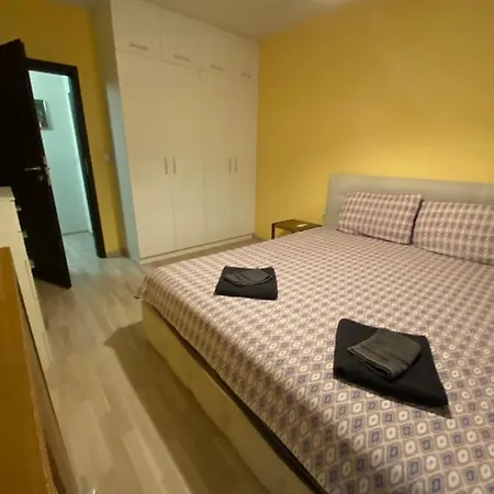 Apartament Modern & 1br With Lovely Terrace