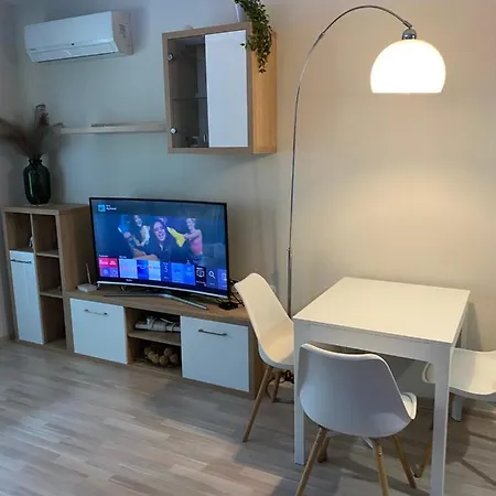 Modern & 1br With Lovely Terrace *