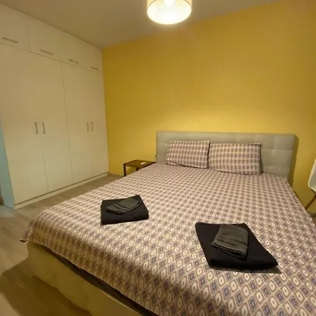 Modern & 1br With Lovely Terrace *