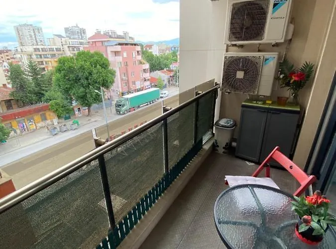 Modern & 1br With Lovely Terrace *