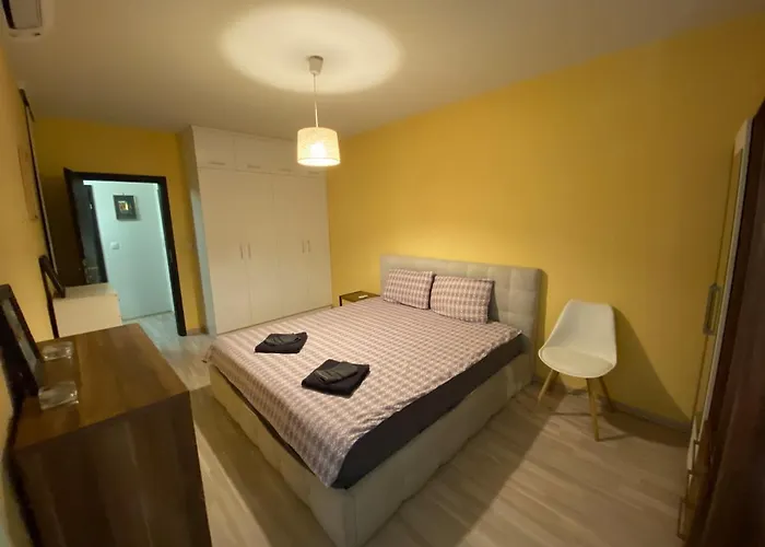 Modern & 1br With Lovely Terrace *